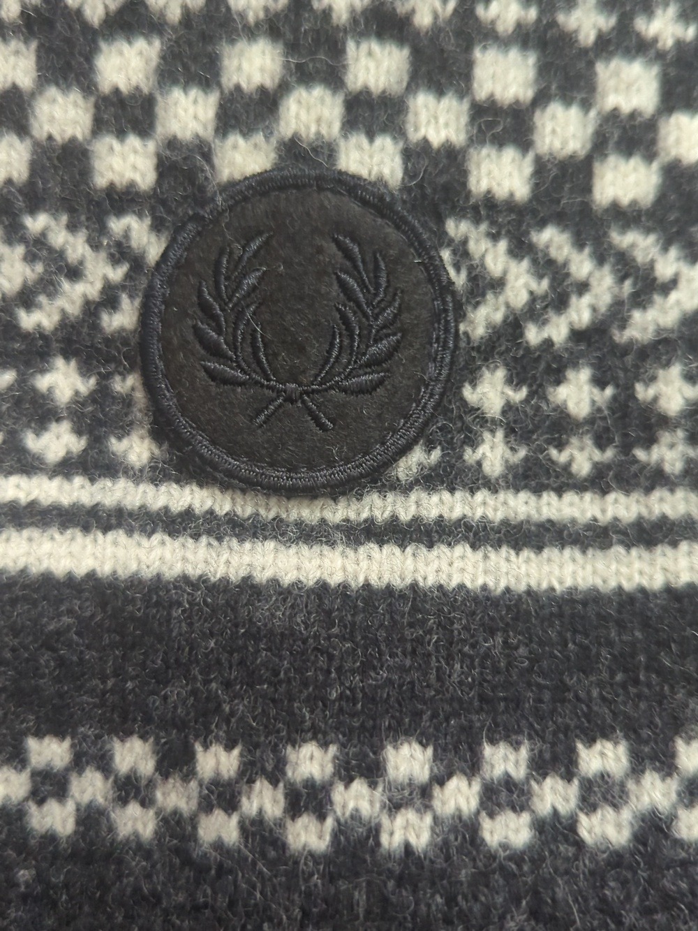 Vintage FRED PERRY Lambswool Charcoal and Cream Fair Isle Crewneck Sweater - Picture 7 of 13